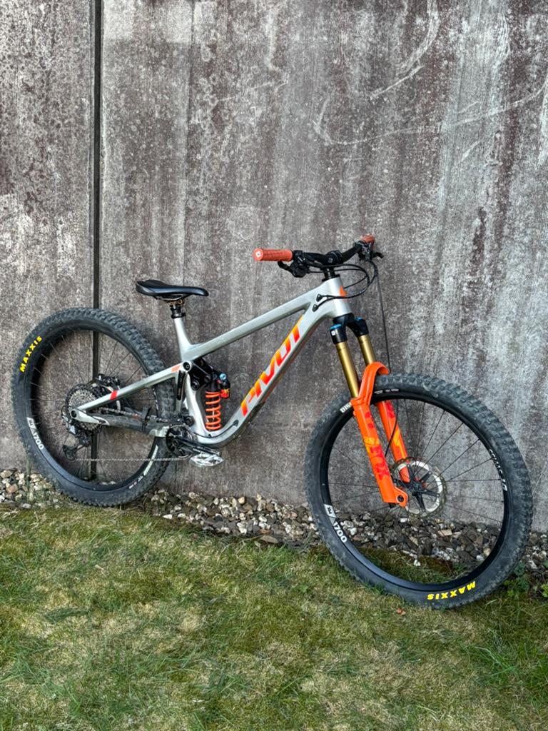 Pivot firebird 2023 L — Pro XTR/XT Enduro Mountainbike, Fietsen en Brommers, Fietsen | Mountainbikes en ATB, Ophalen, Zo goed als nieuw