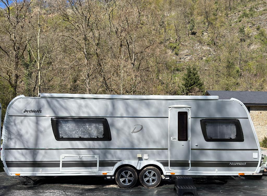 Dethleffs Nomad 655 VIP RQT, Caravans en Kamperen, Caravans, Particulier, tot en met 4, 1500 - 2000 kg, Standaardzit, Dethleffs