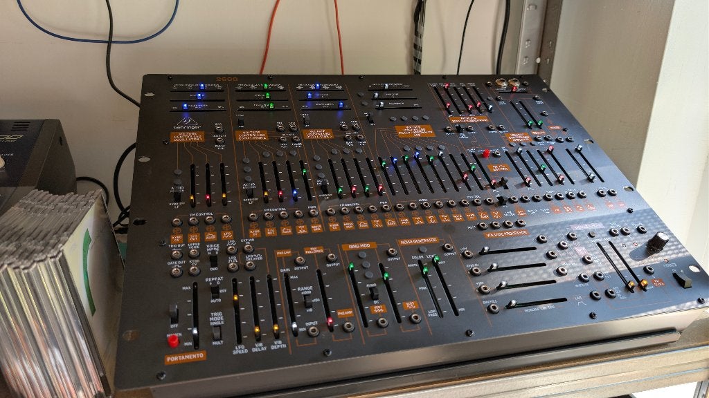 Behringer 2600, Muziek en Instrumenten, Synthesizers, Ophalen of Verzenden, Zo goed als nieuw, Overige merken, Met midi-aansluiting