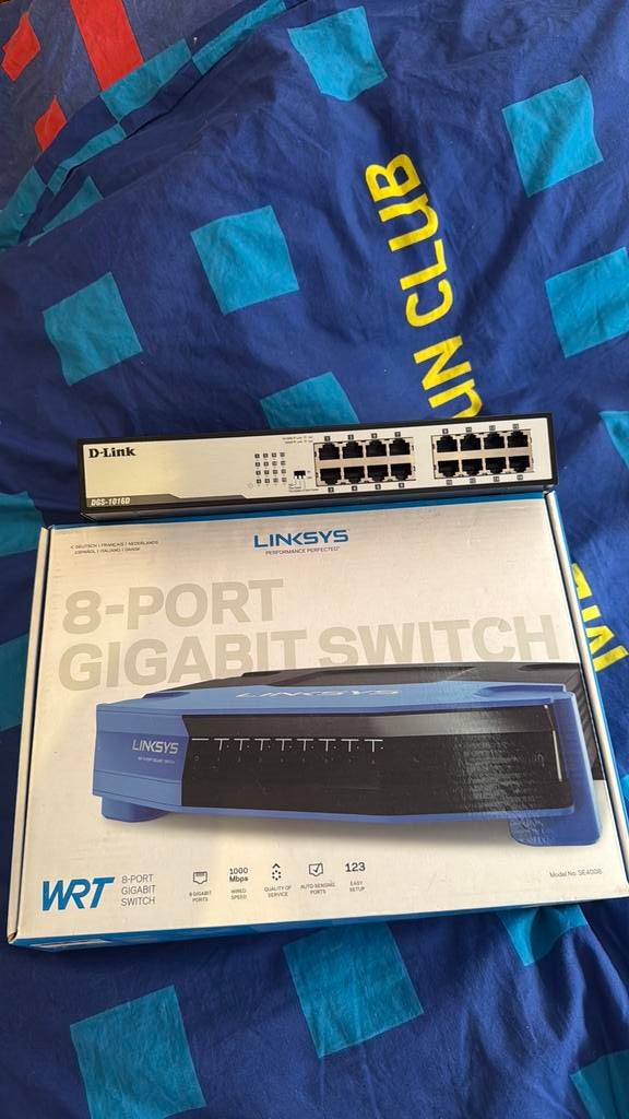 Commutateur Gigabit 8 + 16 ports (D-Link + Linksys), Informatique & Logiciels, Commutateurs réseau, Enlèvement, Comme neuf