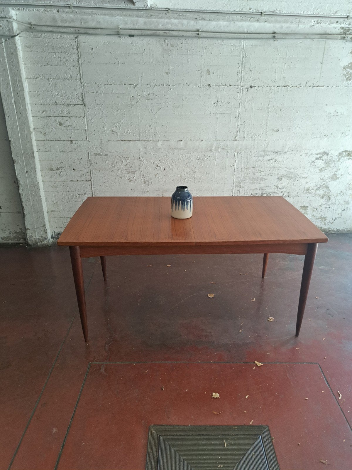 table scandinave années 60, Enlèvement, Teck