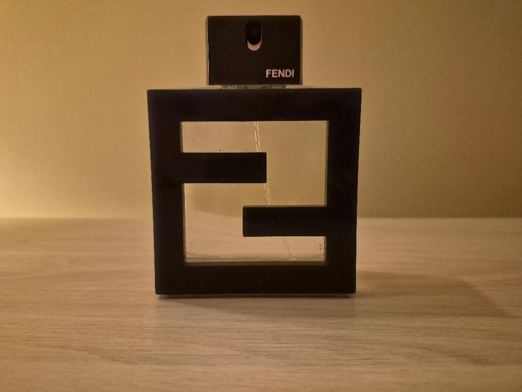 Une bouteille de parfums vide, FENDI 100 ML, Enlèvement ou Envoi, Utilisé, Bouteille de parfum