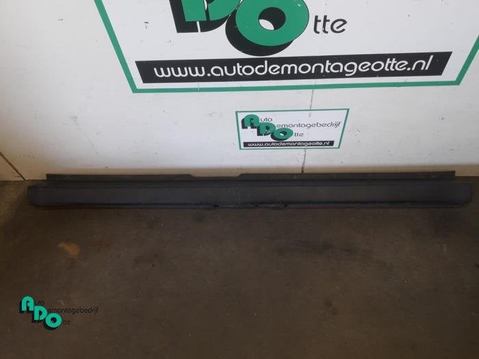Elément pare-chocs arrière centre d'un Peugeot Boxer (Boxe, -, 3 mois de garantie, Utilisé, -