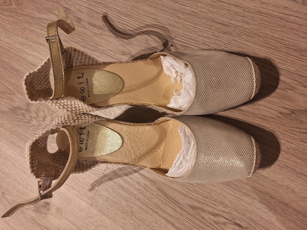 NIEUWE heel mooie elegante damesschoen, met riempje, Exit., Kleding | Dames, Schoenen, Exit, Beige, Nieuw, Ophalen of Verzenden