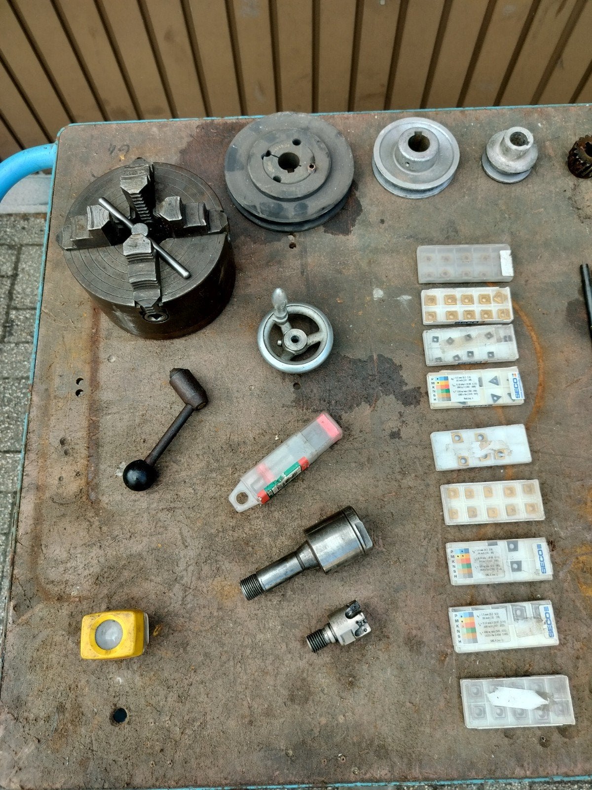 Table avec outils de tournage et de fraisage, Bricolage & Construction, Enlèvement