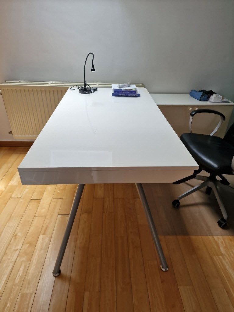 Bureau design enfant, Enlèvement, Utilisé, Gris