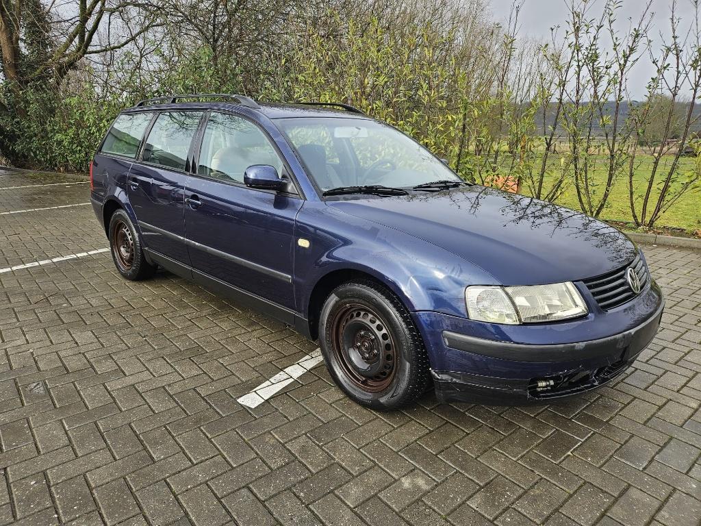 Volkswagen Passat 1.8i 184.790KM, Achat, Entreprise, Noir, 5 portes