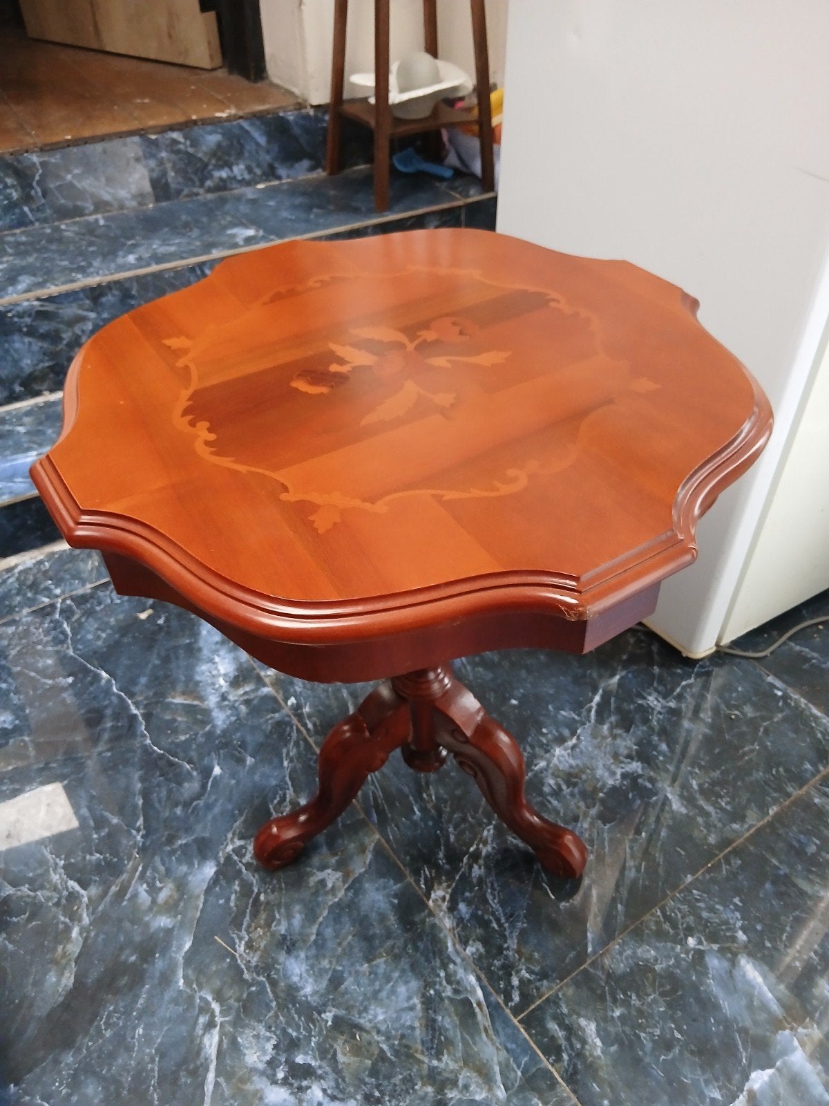 Klassiek houten wijntafeltje / bijzettafel met prachtig inle, Enlèvement