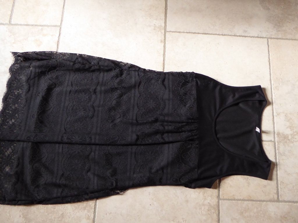 Stijlvol zwart kleedje met kant / Medium/ Nieuw, Ophalen, Nieuw, Zwart, Boven de knie