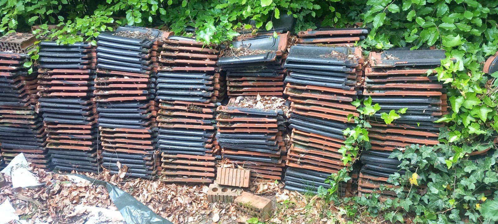 Zwarte dakpannen, Enlèvement, Tuiles
