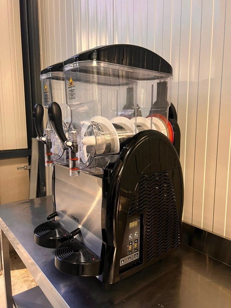 Saro Slushpuppy Machine - 2 x 12 Liter, Ophalen, Zo goed als nieuw