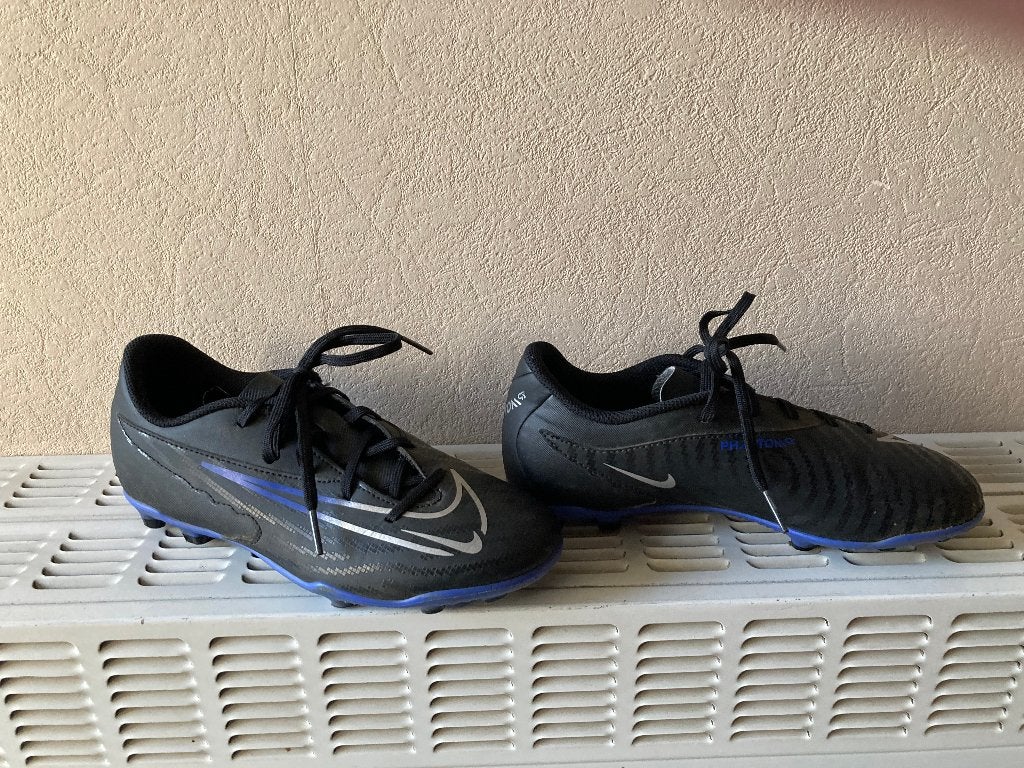 Zwarte schoenen met noppen, Phantom, maat 37.5, Sportschoenen, Ophalen of Verzenden, Zo goed als nieuw, Phantom