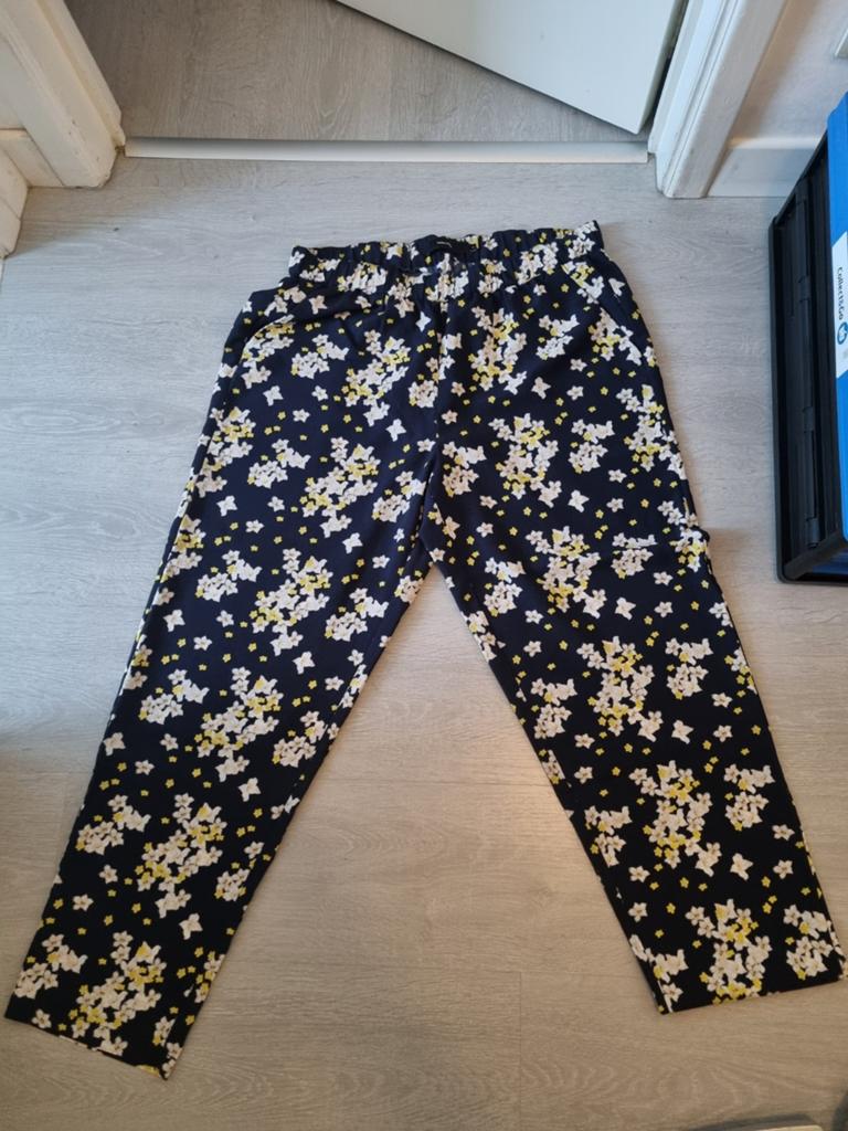 Broek maat 42 van vero moda, Kleding | Dames, Broeken en Pantalons, Ophalen of Verzenden, Maat 42/44 (L)