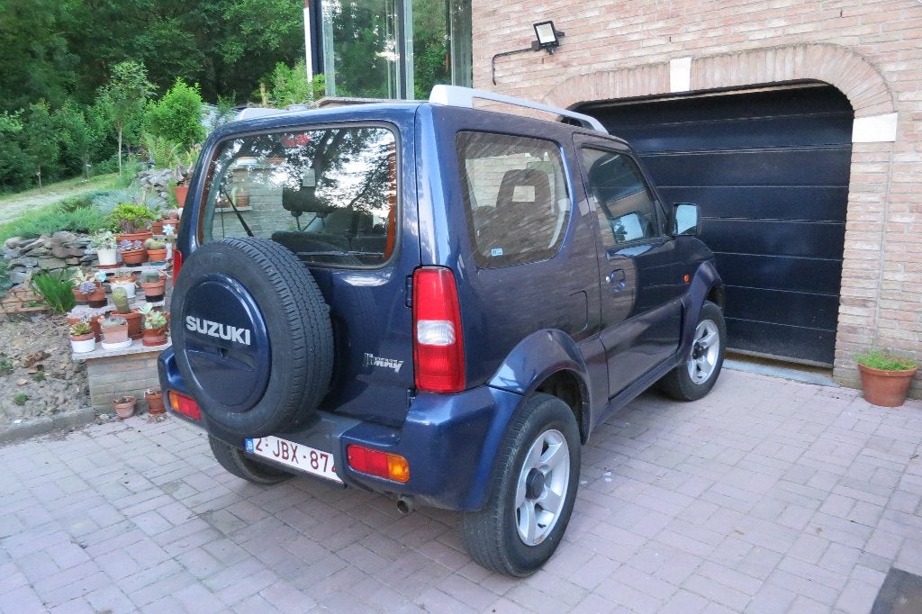 Suzuki Jimny déc. 2008 essence -  IMPORTE EN 2025, Autos, Suzuki, Particulier, Jimny, Verrouillage central, Barres de toit, Vitres électriques