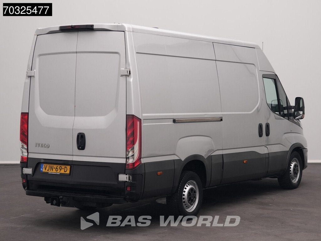 Iveco Daily 35S14 Automaat L2H2 3,5t Trekhaak Navi Airco Cru, Auto's, Automaat, Stof, Gebruikt, Euro 6