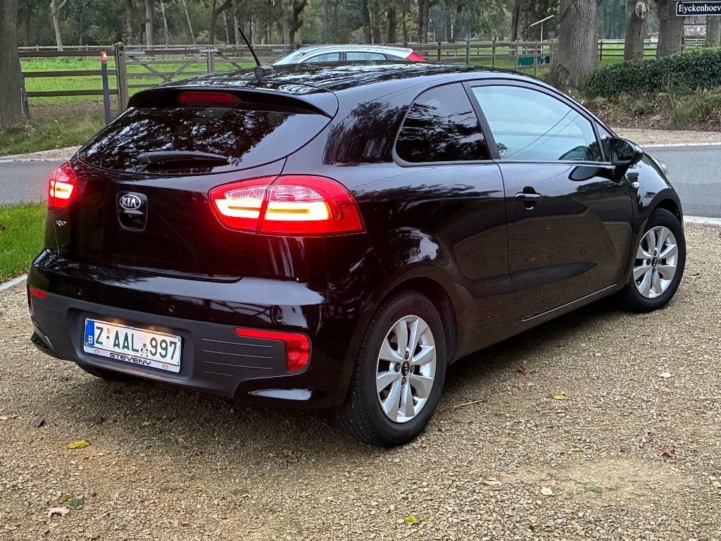 Kia Rio 1.2 benzine. Zeer mooie staat, vele opties!, Auto's, Voorwielaandrijving, Dealer onderhouden, Stof, https://public.car-pass.be/vhr/c8494fdb-5cd1-4842-9cb0-1f98f84dae3d