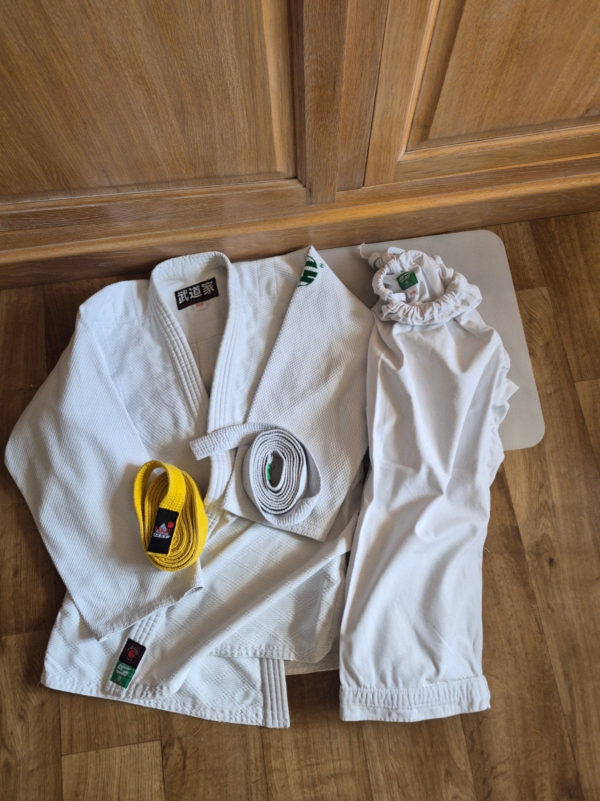 Kimono judo, Vêtements d'arts martiaux, Taille XL, Judo, Comme neuf