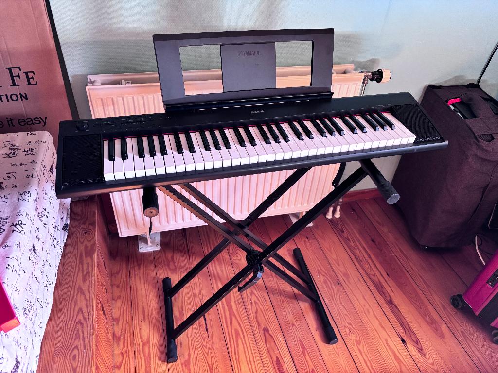 Yamaha digitaal piano Piaggero NP-12 met stand, Muziek en Instrumenten, Keyboards, Ophalen, Zo goed als nieuw, 61 toetsen, Yamaha