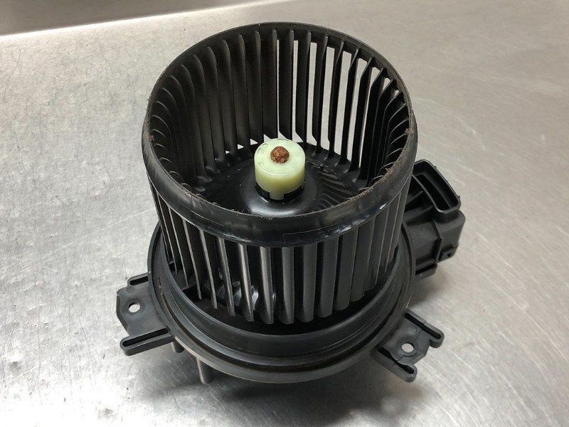 VENTILATEUR RADIATEUR MOTEUR Suzuki Ignis (MF) (01-2016/-), Dhr. M. Roggen, Stadsweg 37 37
9917 PV  WIRDUM GR., NL, Suzuki, Utilisé