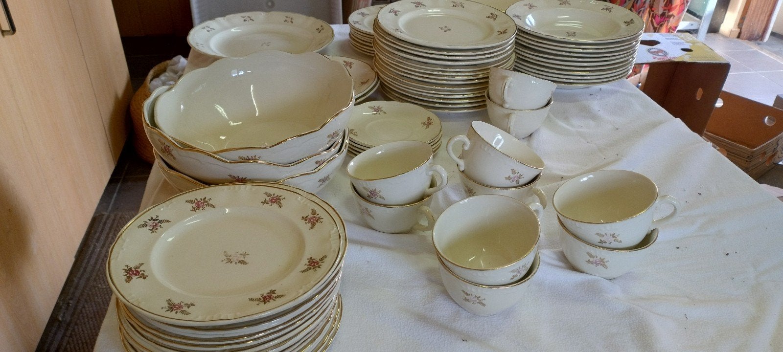 Vintage servies Boch La Louvière – roze bloemen, gouden rand, Antiek en Kunst, Ophalen