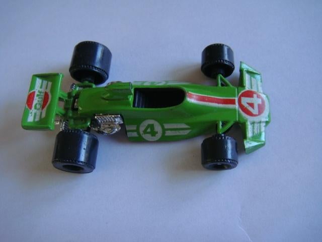 Voiture course verte. Marque: "Playart Vintage N5"., Envoi