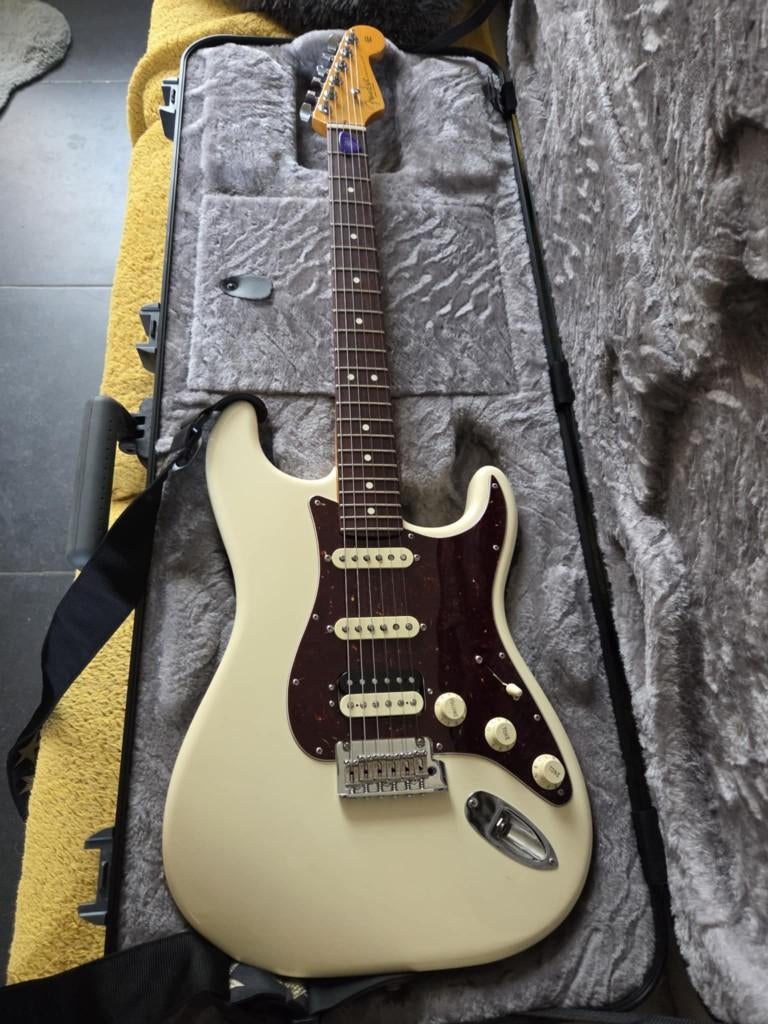 Fender American pro II Statocaster ( HSS ), Muziek en Instrumenten, Ophalen, Zo goed als nieuw, Fender
