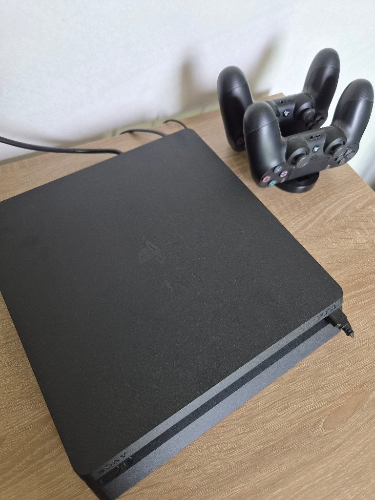 PlayStation 4, Enlèvement, Utilisé, Avec jeux, Avec 2 manettes