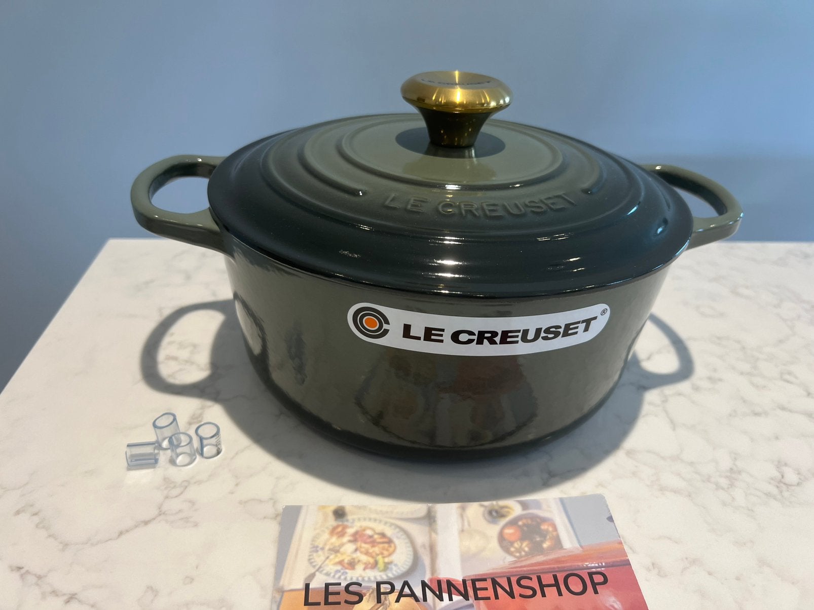 Nouvelle signature Le Creuset 24 cm Thym., Neuf, Enlèvement ou Envoi, Compatible induction, Le Creuset