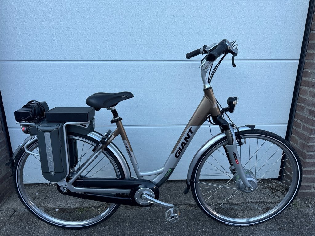 Elektrische fiets met twee accu’s | Giant | Maat M (50 cm), Fietsen en Brommers, Elektrische fietsen, Ophalen, Gebruikt, Giant