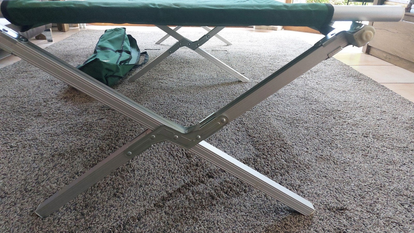 Opklapbaar campeerbed in aluminium, Ophalen