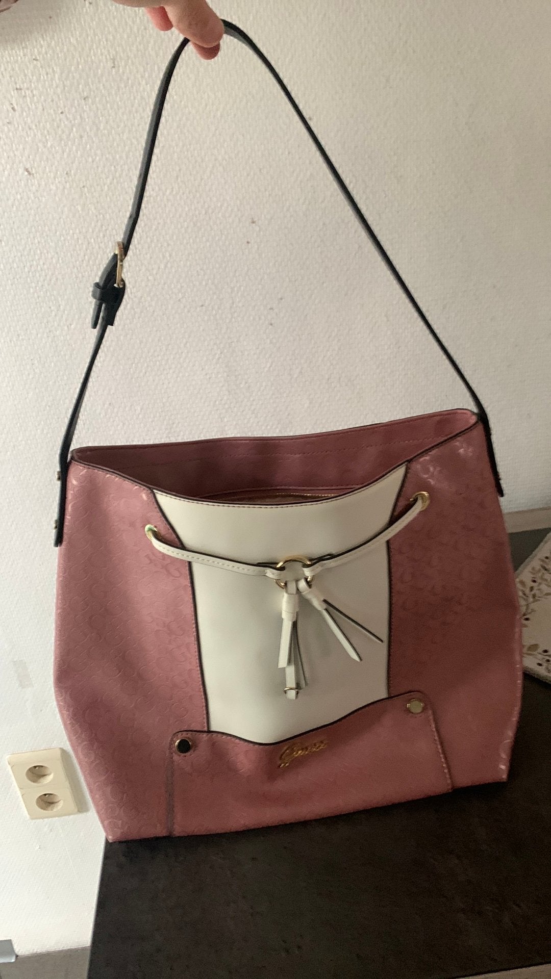 HandTas van Guess, Handtassen en Accessoires, Tassen | Damestassen, Ophalen of Verzenden, Zo goed als nieuw