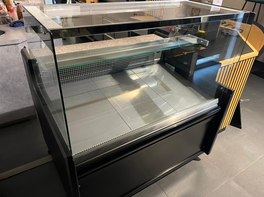 Koelvitrine 128cm x 97,5cm in nieuwstaat, Ophalen