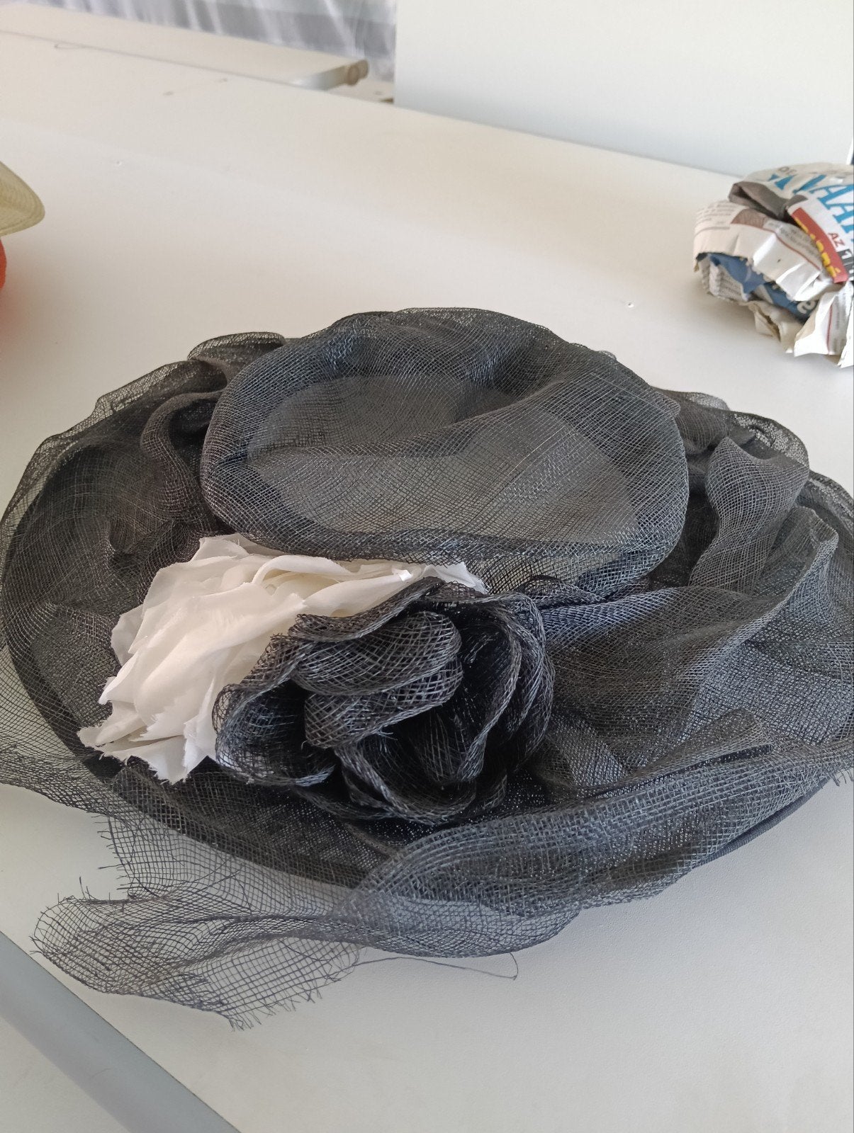Chapeau noir, Enlèvement, Chapeau