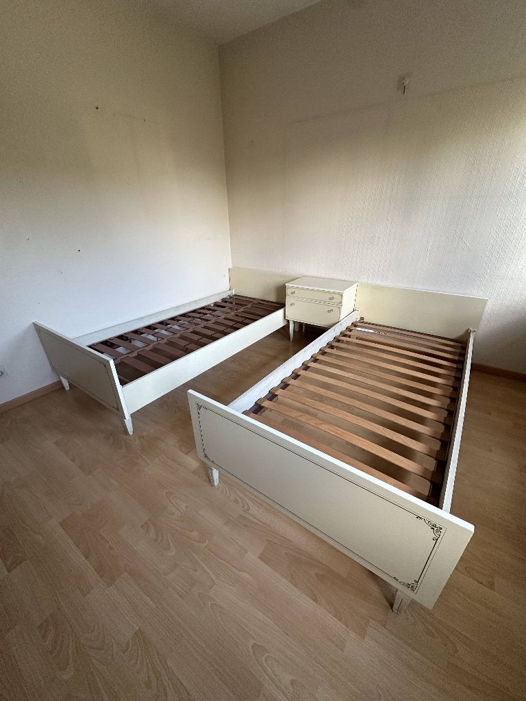 twee bedden met nachtkastje, Ophalen, Gebruikt, Eenpersoons