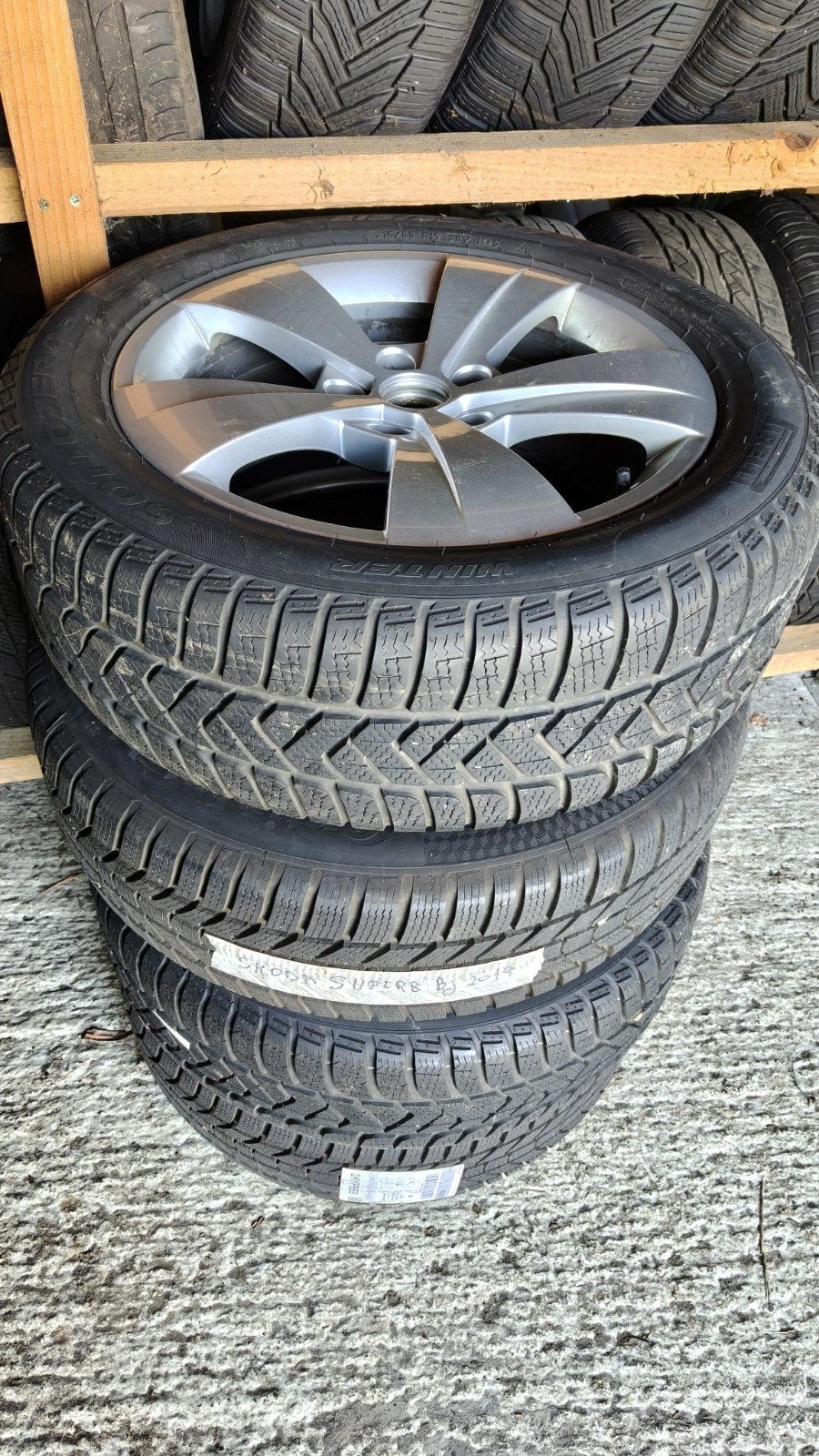 Banden +velgen Skoda Superb 215/55r17m+s, Banden en Velgen, 17 inch, Ophalen of Verzenden, All Season