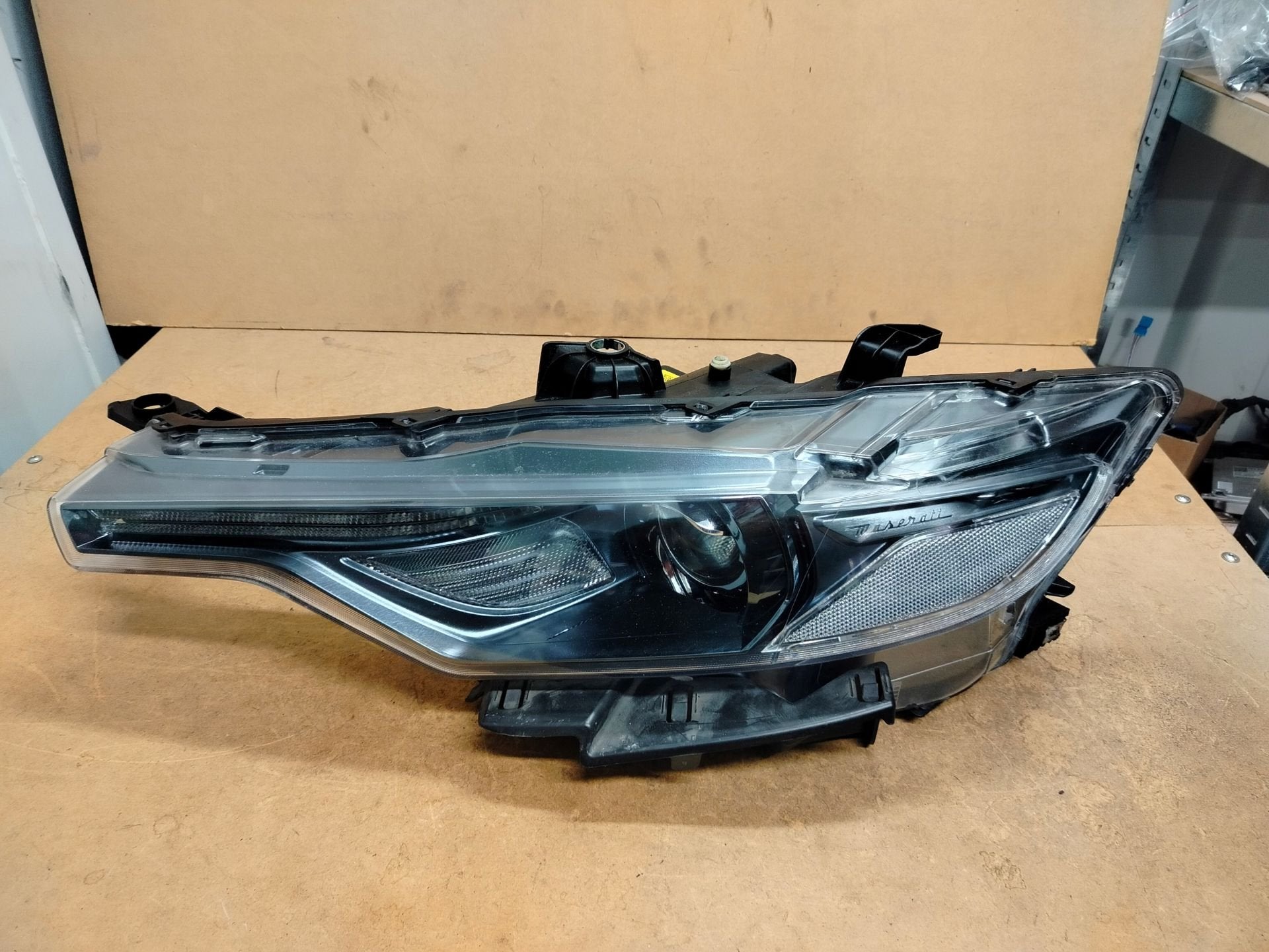 Maserati Levante Achterlicht Links 670032328, Viale Ciro Menotti 322
41121  Modena, IT, Maserati, Gebruikt, Maserati S.p.A.