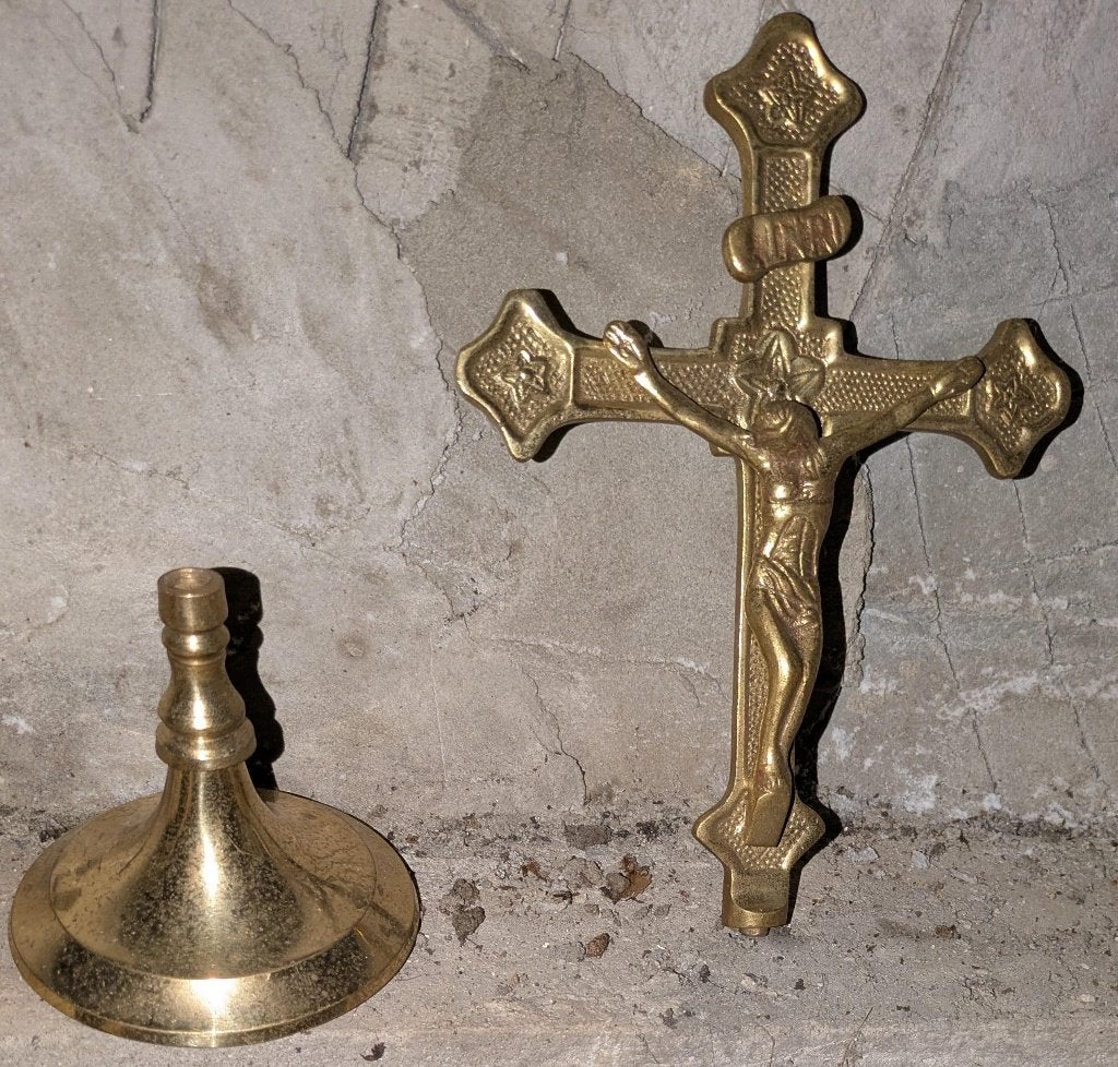 goudkleurig kruisbeeld, Antiquités & Art, Antiquités | Objets religieux, Enlèvement