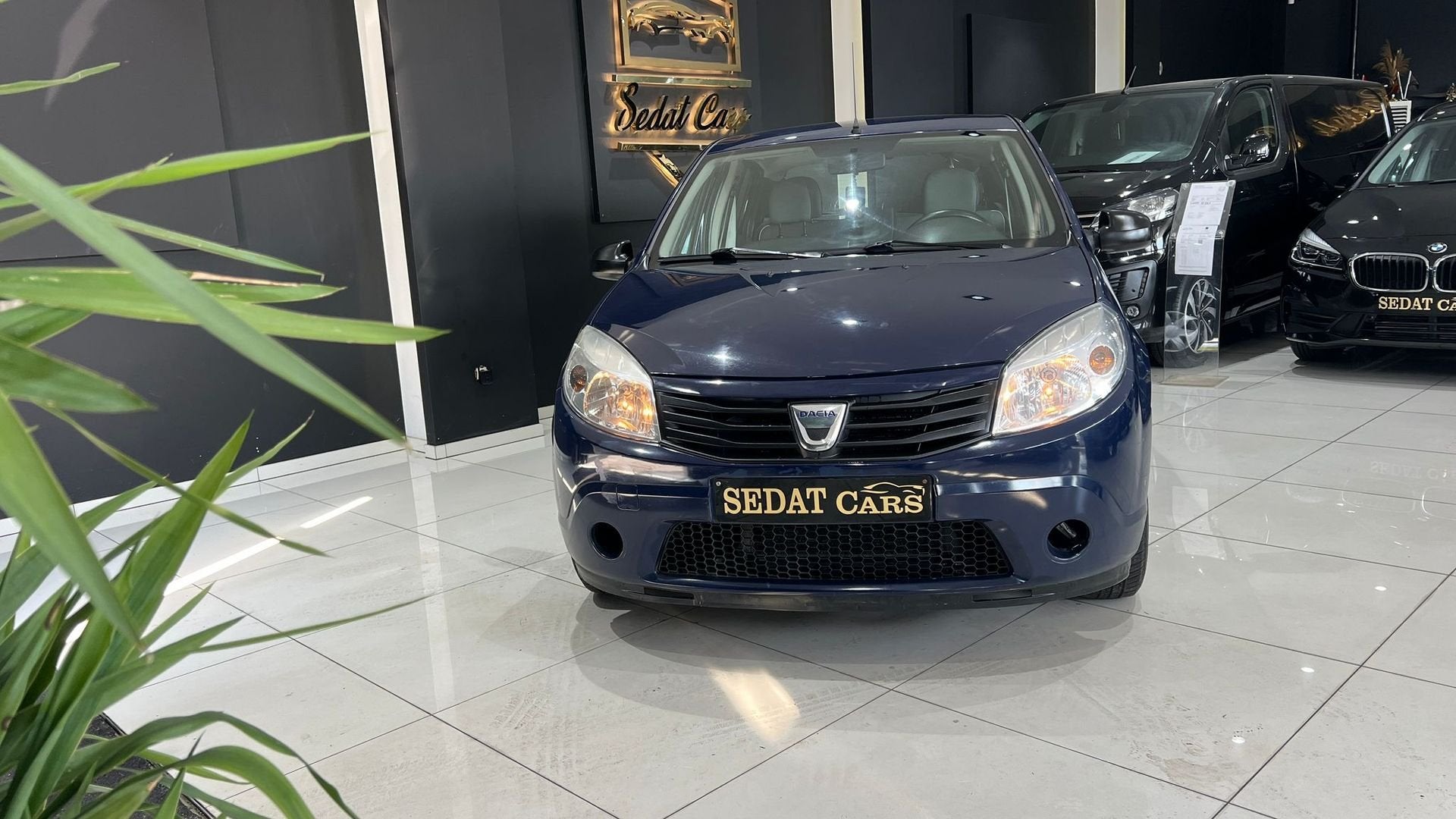 DACIA SANDERO 1.2 BENZINE EURO 5 IDEALE STARTERSWAGEN, Auto's, Voorwielaandrijving, Euro 5, Stof, Gebruikt