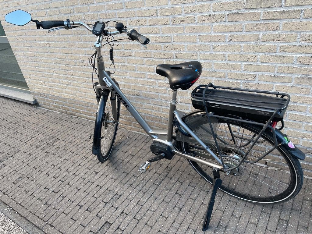 Electrische damesfiets TREK, Gebruikt, Minder dan 47 cm, 50 km per accu of meer, Ophalen