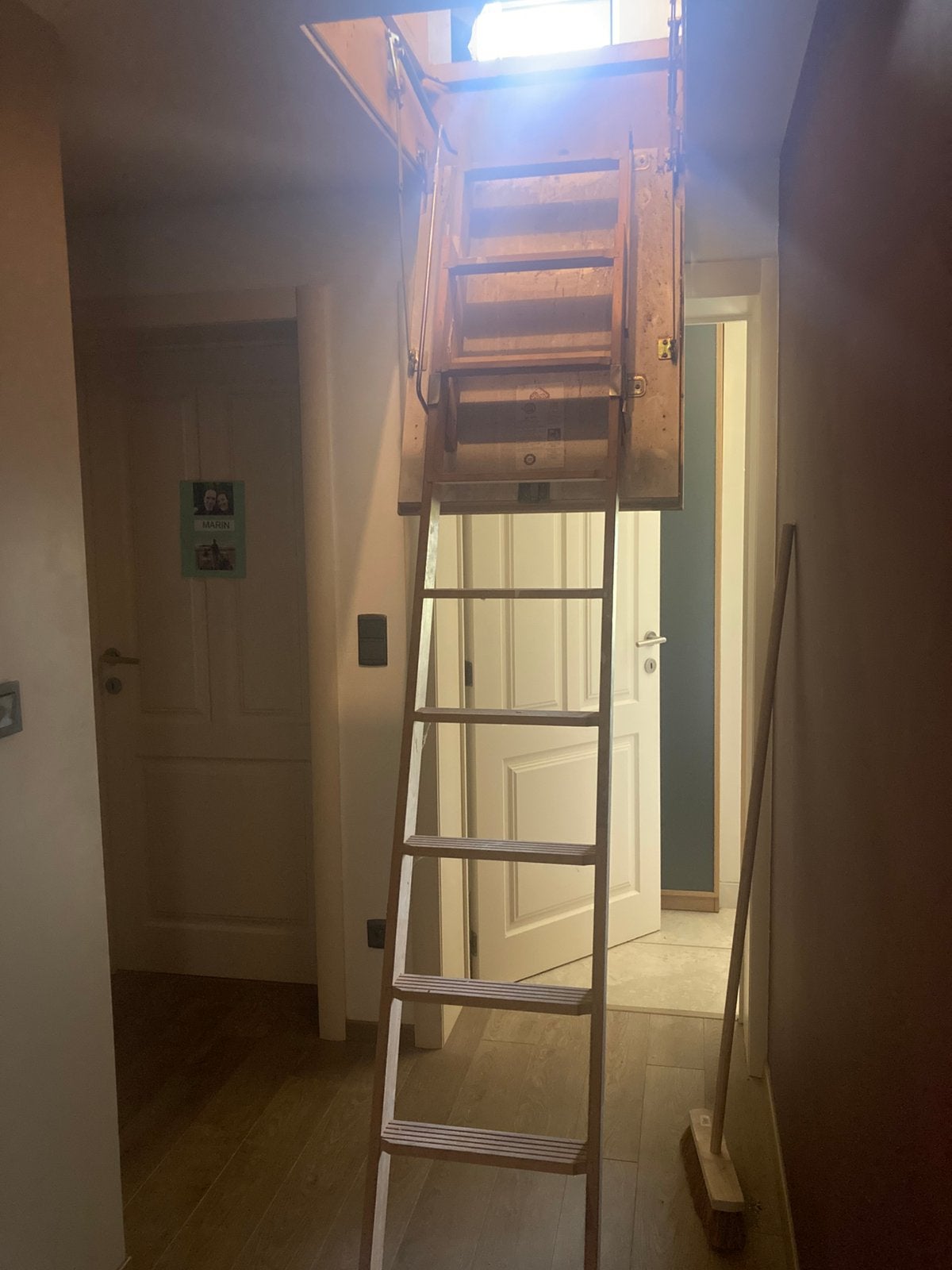 Te koop: Uitschuifbare zoldertrap met luik, Bricolage & Construction, Échelles & Escaliers, Comme neuf, Escalier, Enlèvement