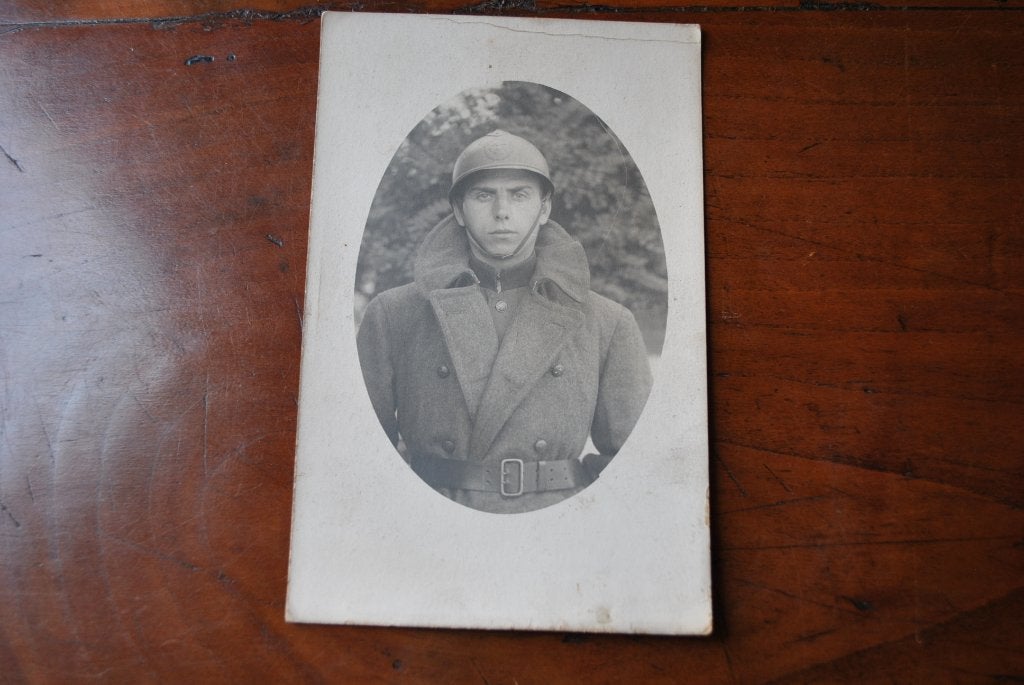 Photo carte ancienne Militaire belge posant uniforme casque, Ophalen of Verzenden, Overige soorten, Foto of Poster