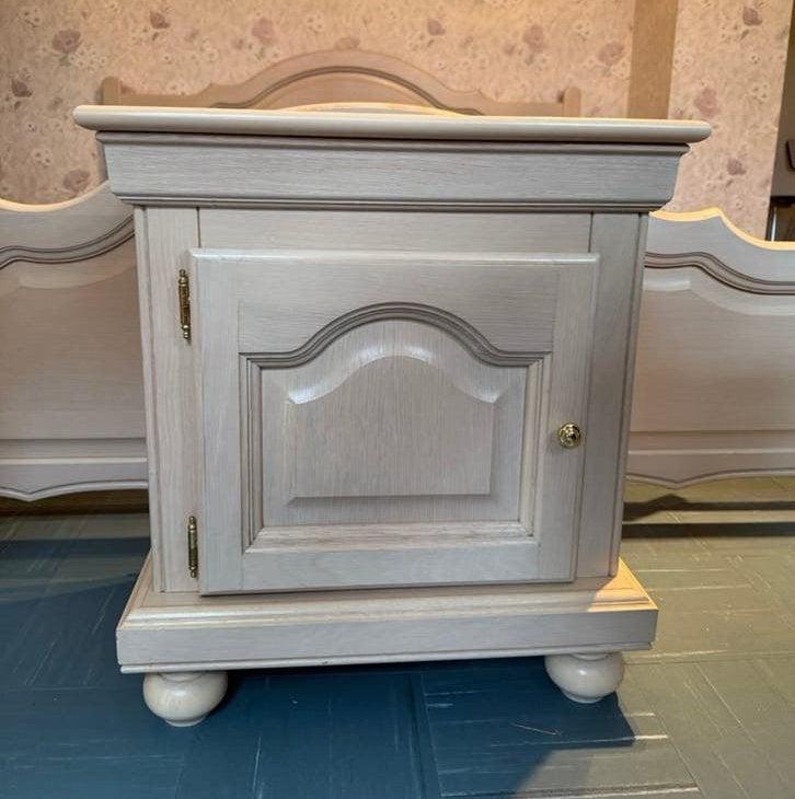 Table de chevet blanche, Maison & Meubles, Chambre à coucher | Tables de chevet, Enlèvement, Utilisé