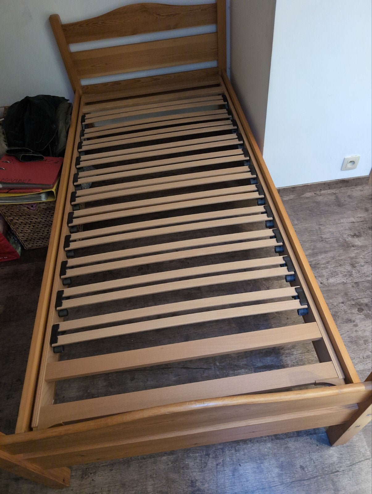 Bed + lattenbodem, Ophalen, 90 cm, Eenpersoons, Bruin