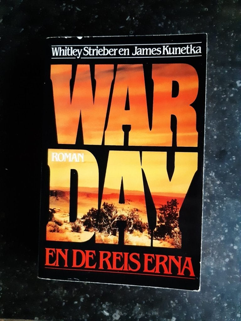 Whitley Strieber & James Kunetka - WAR DAY, Boeken, Science fiction, Ophalen, Gelezen