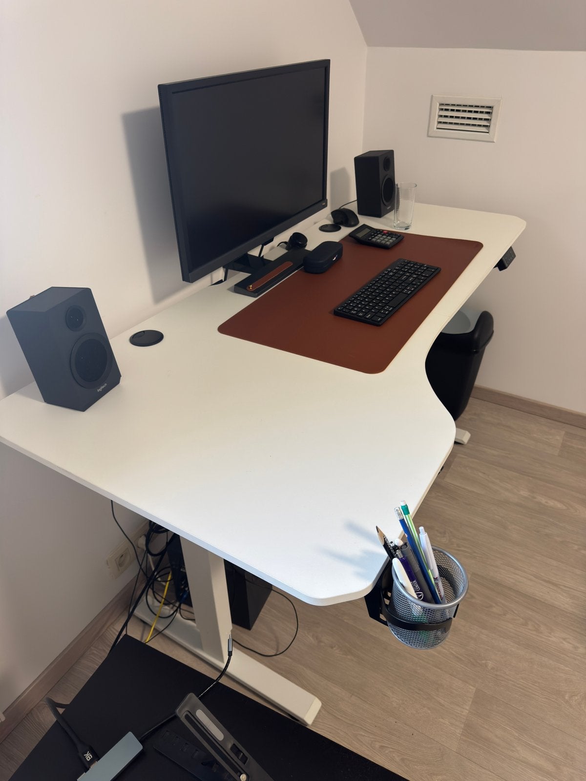 Bureautafel (in hoogte versteelbaar) met bureaustoel, Huis en Inrichting, Bureaus, Zo goed als nieuw, Computerbureau, Wit, In hoogte verstelbaar