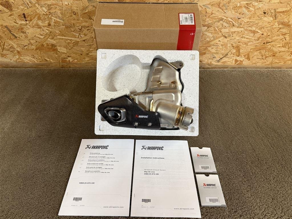 Akrapovic uitlaat 125 250 390 Duke Svartpilen Vitpilen 401, Motoren, Verzenden, Nieuw
