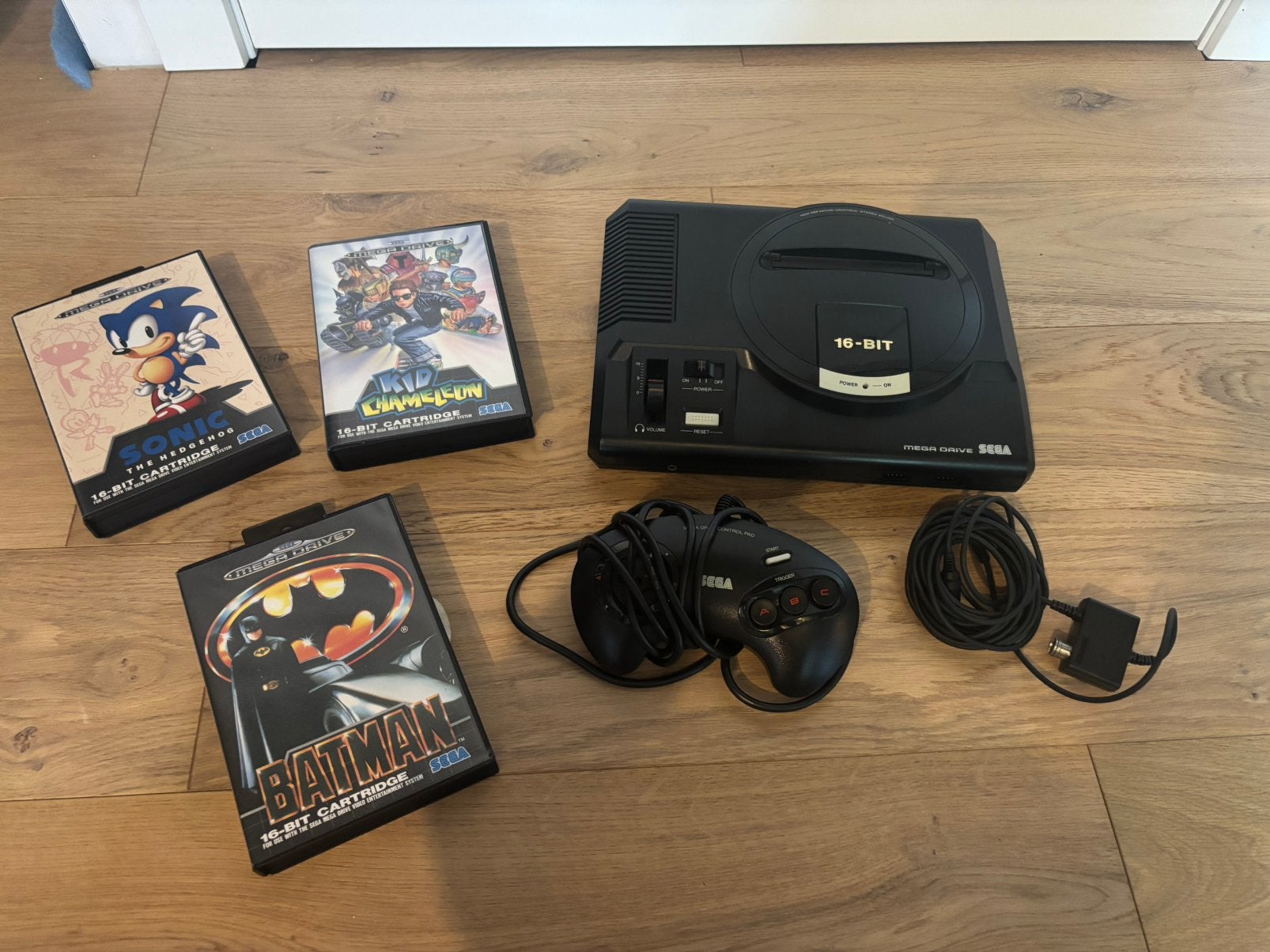 Sega Mega Drive PAL-G * Model 1600-20, Games en Spelcomputers, Spelcomputers | Sega, Ophalen of Verzenden, Zo goed als nieuw, Met 1 controller