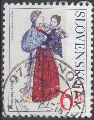 Slowakije - Klederdracht van Detva - 2001, Ophalen of Verzenden, Gestempeld