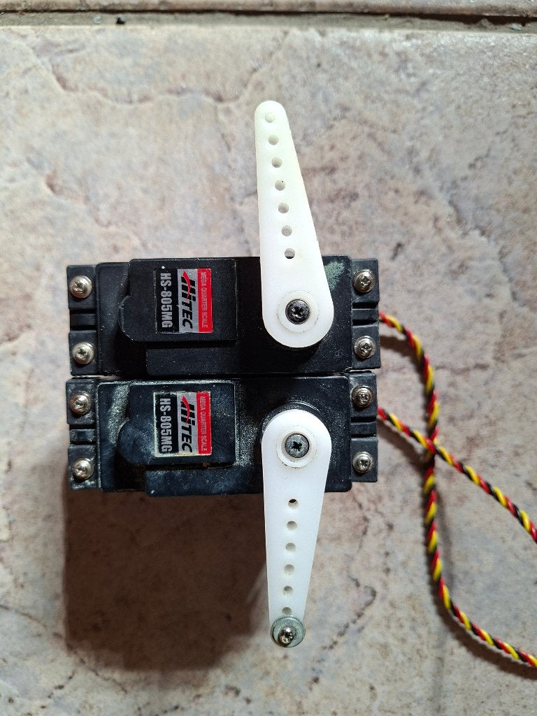 Servo hitec HS 805 MG, Enlèvement ou Envoi, Comme neuf, Nitro, Voiture off road