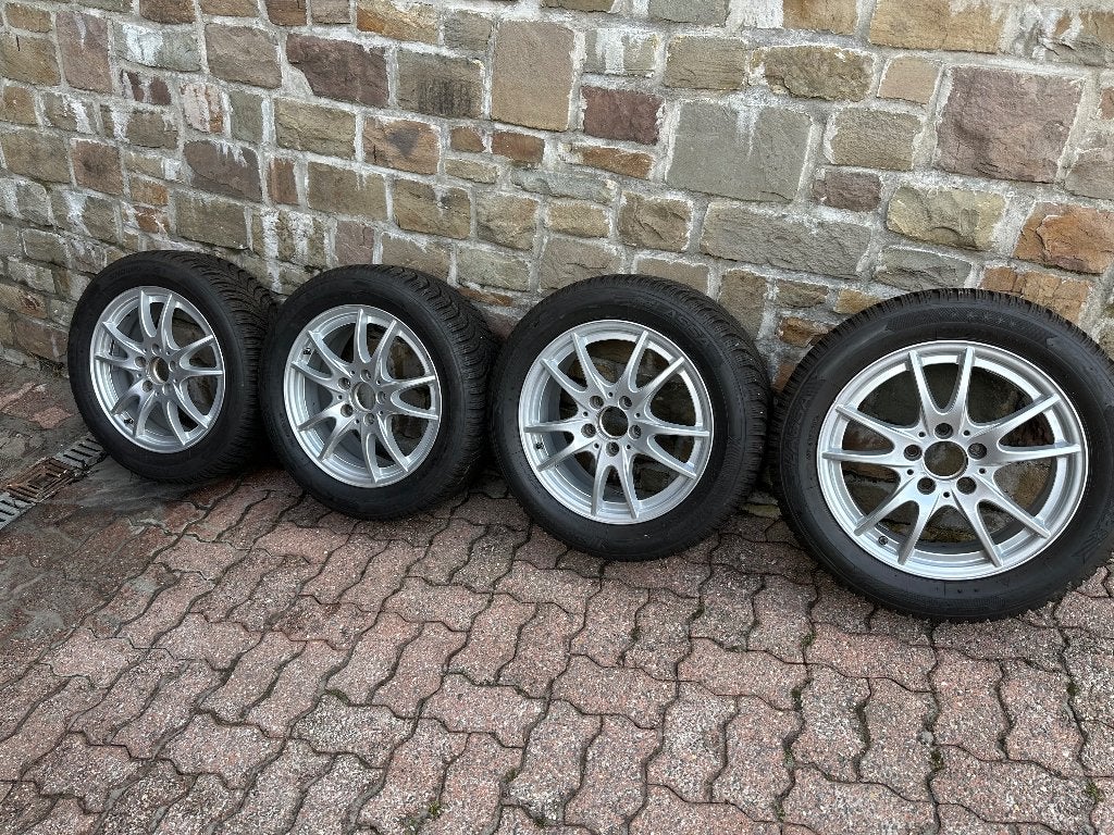 4 jantes d’origine Mercedes 16 + pneus hiver comme neuf, Autos : Pièces & Accessoires, Enlèvement, Pneus hiver, Pneu(s)